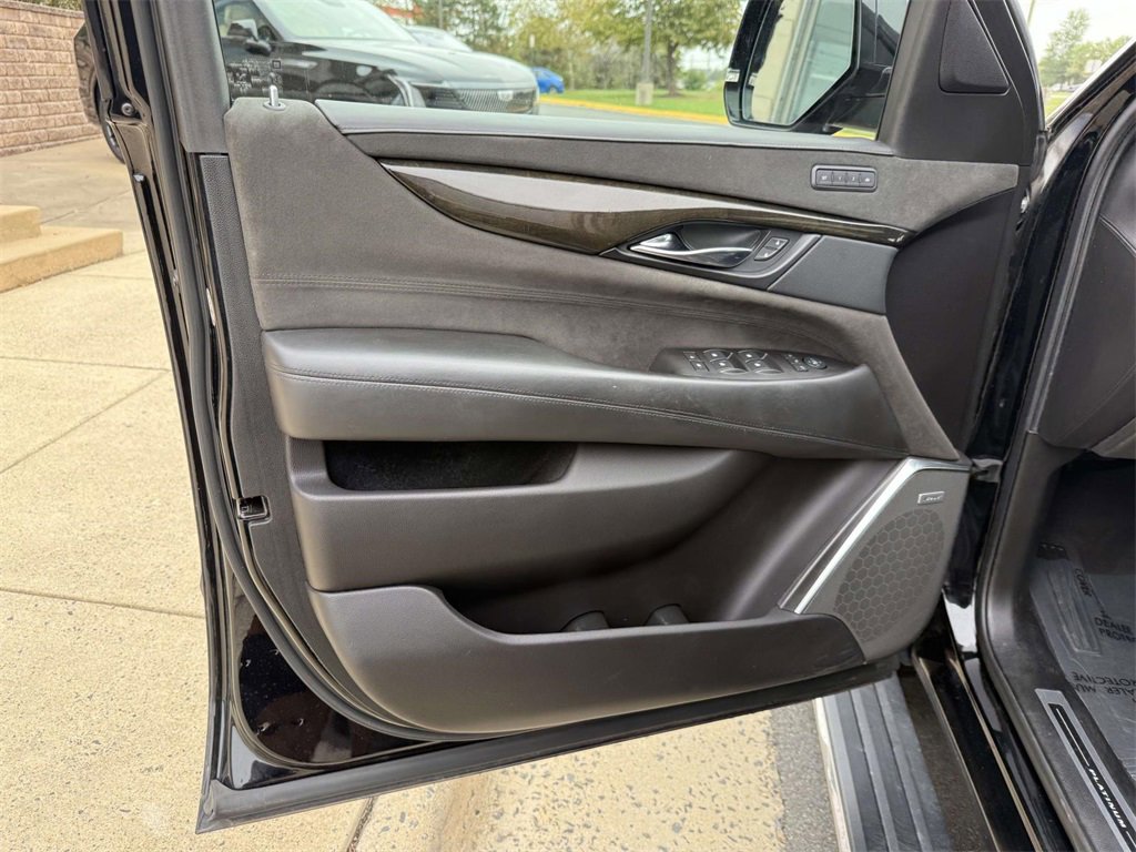 2019 Cadillac Escalade ESV Platinum photo 12