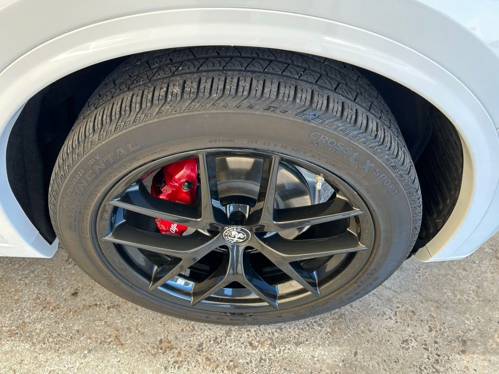2021 Alfa Romeo Stelvio Ti photo 6