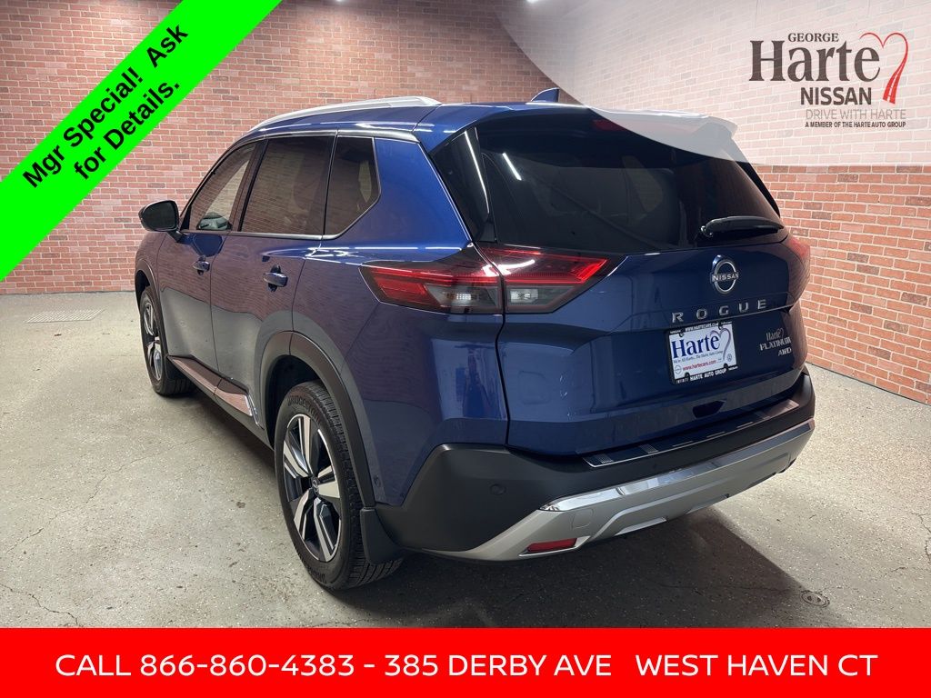2023 Nissan Rogue Platinum photo 3