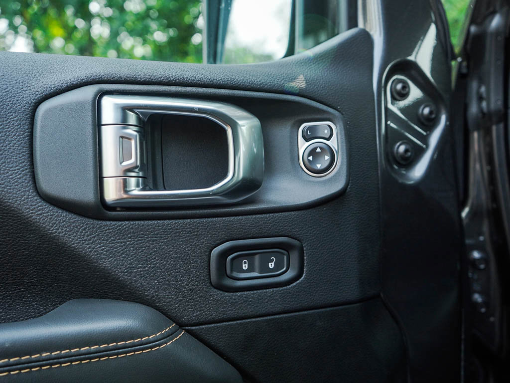 2025 Jeep Gladiator Sport photo 16