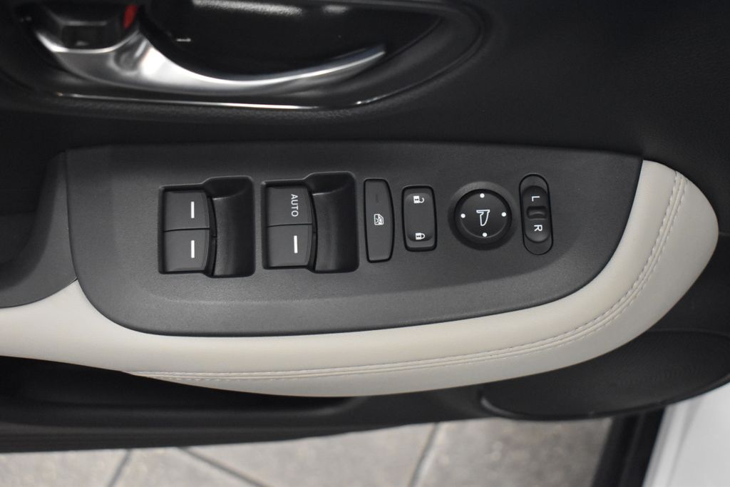 2026 Honda HR-V LX photo 7
