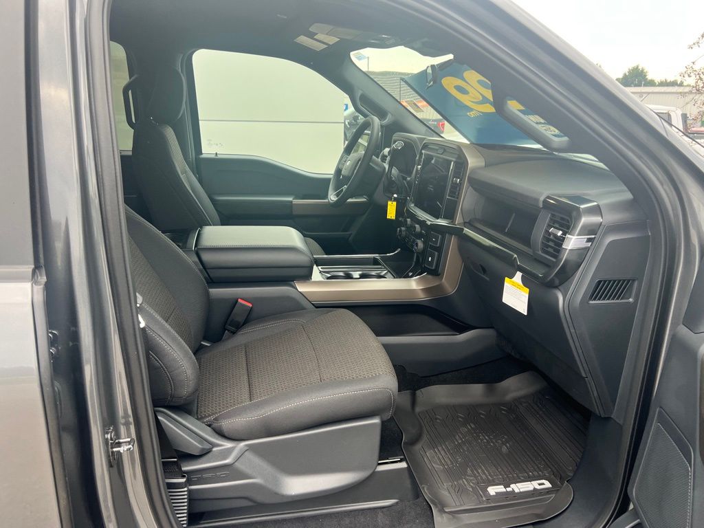 2025 Ford F-150 STX photo 11