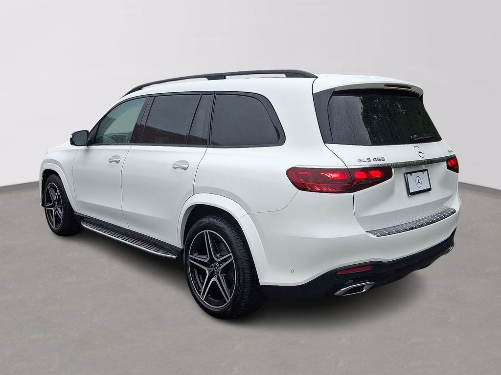 2026 Mercedes Benz GLS 450 4MATIC photo 2