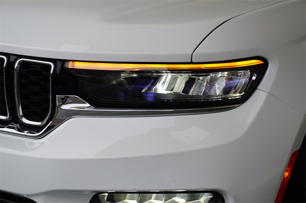 2024 Jeep Cherokee Base photo 5