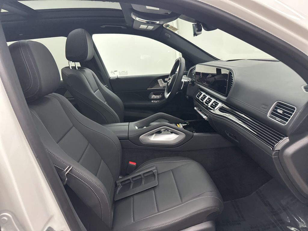 2026 Mercedes Benz GLS 450 4MATIC photo 27