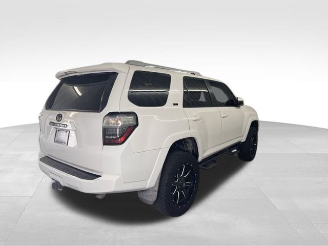 2016 Toyota 4Runner SR5 photo 4