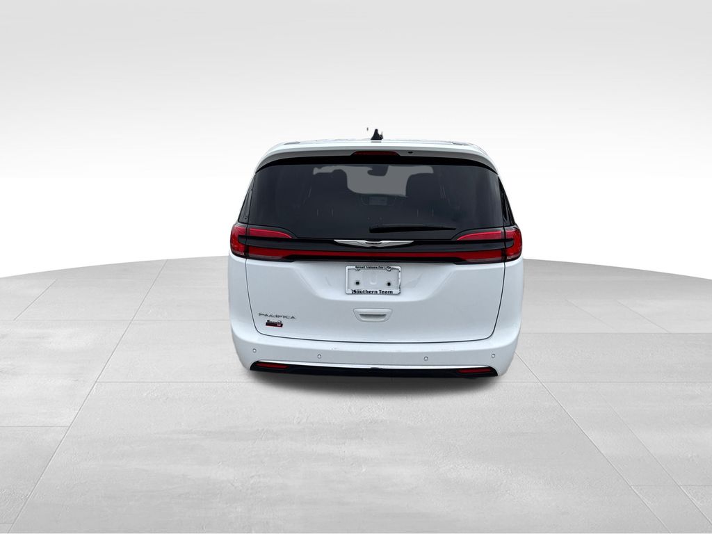 2024 Chrysler Pacifica Touring L photo 3
