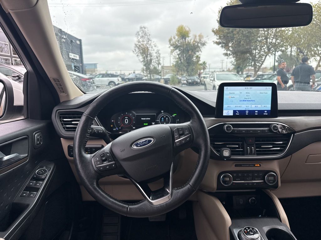 2020 Ford Escape Titanium Hybrid photo 10