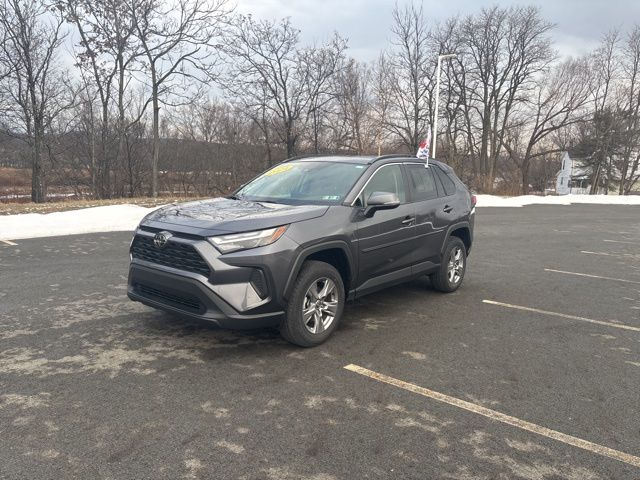 2024 Toyota RAV4 XLE's photo