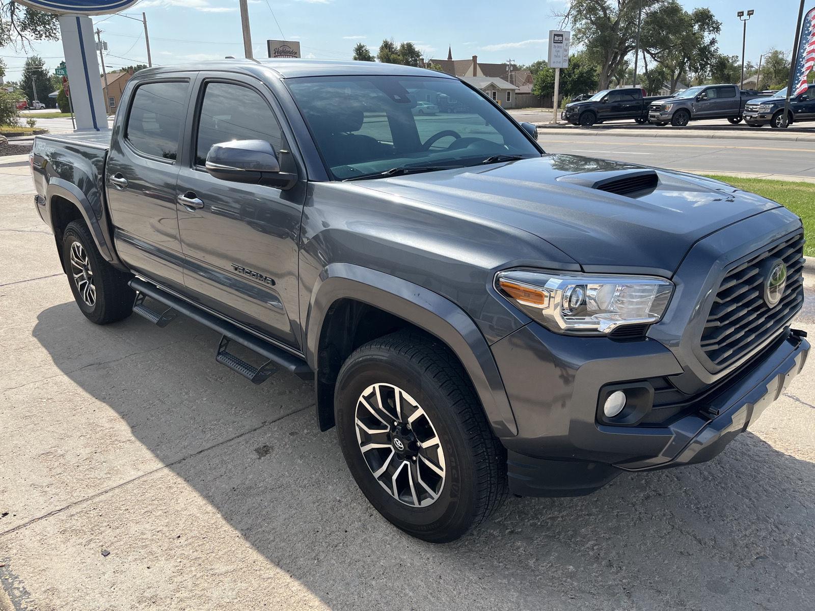 2021 Toyota Tacoma TRD photo 4
