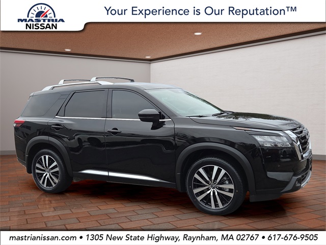 2025 Nissan Pathfinder Platinum's photo