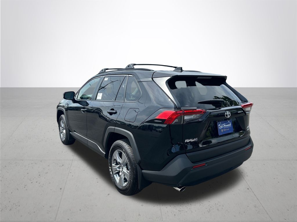 2025 Toyota RAV4 XLE photo 9