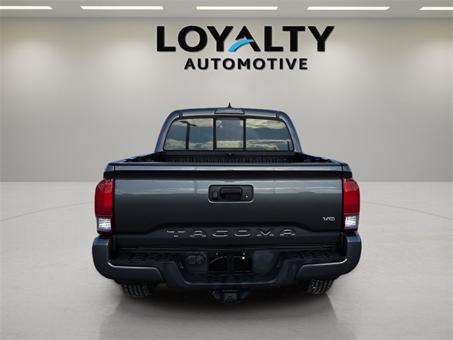 2016 Toyota Tacoma TRD Sport photo 3