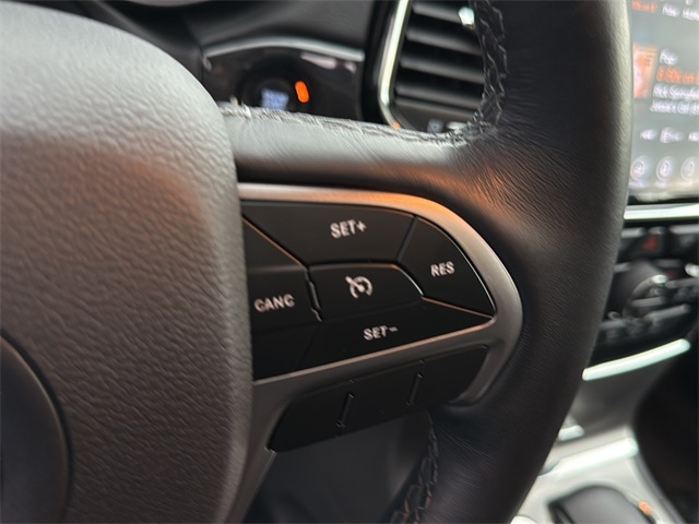 2019 Jeep Grand Cherokee Overland photo 18