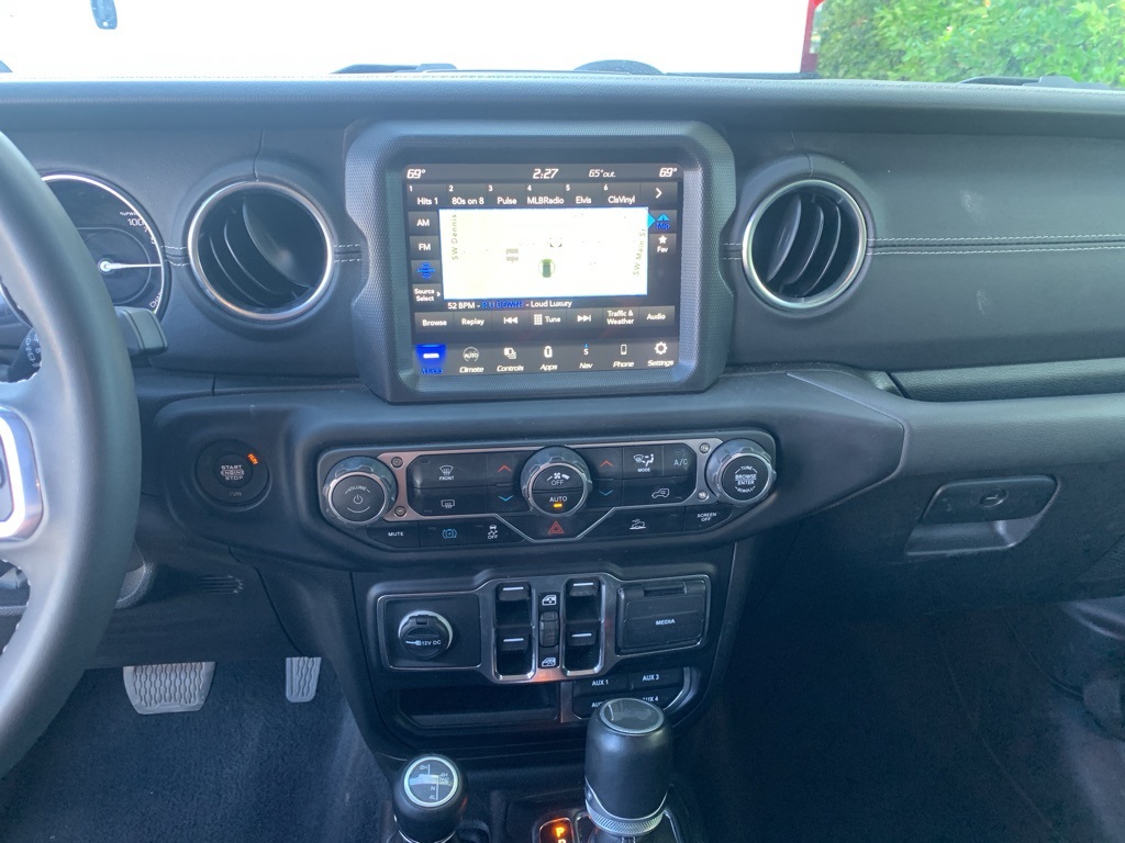 2023 Jeep Wrangler Sahara 4xe photo 13
