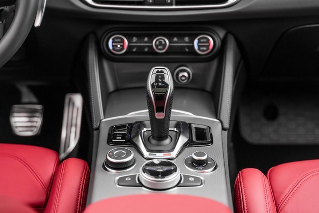 2025 Alfa Romeo Stelvio Sprint Base photo 24