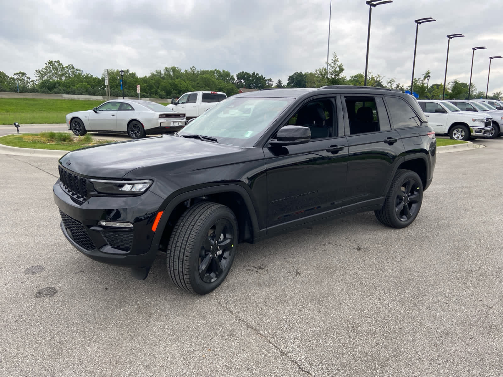 2025 Jeep Grand Cherokee Limited photo 4