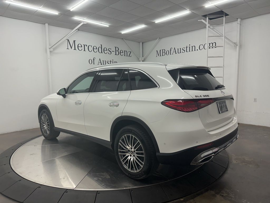 2026 Mercedes Benz GLC 300 photo 2