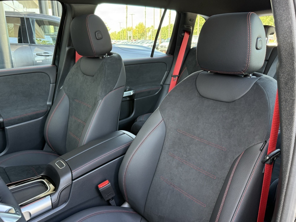 2026 Mercedes Benz GLB AMG 35 photo 6