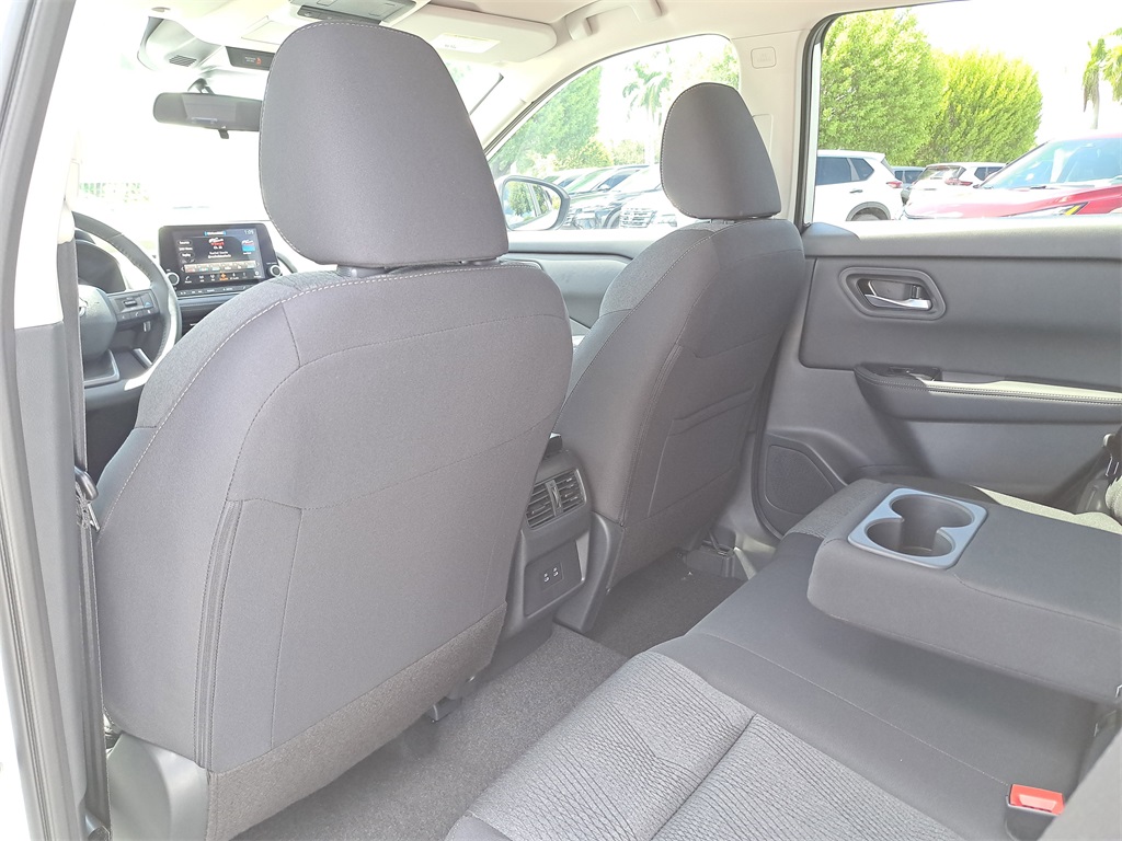 2026 Nissan Rogue SV photo 11