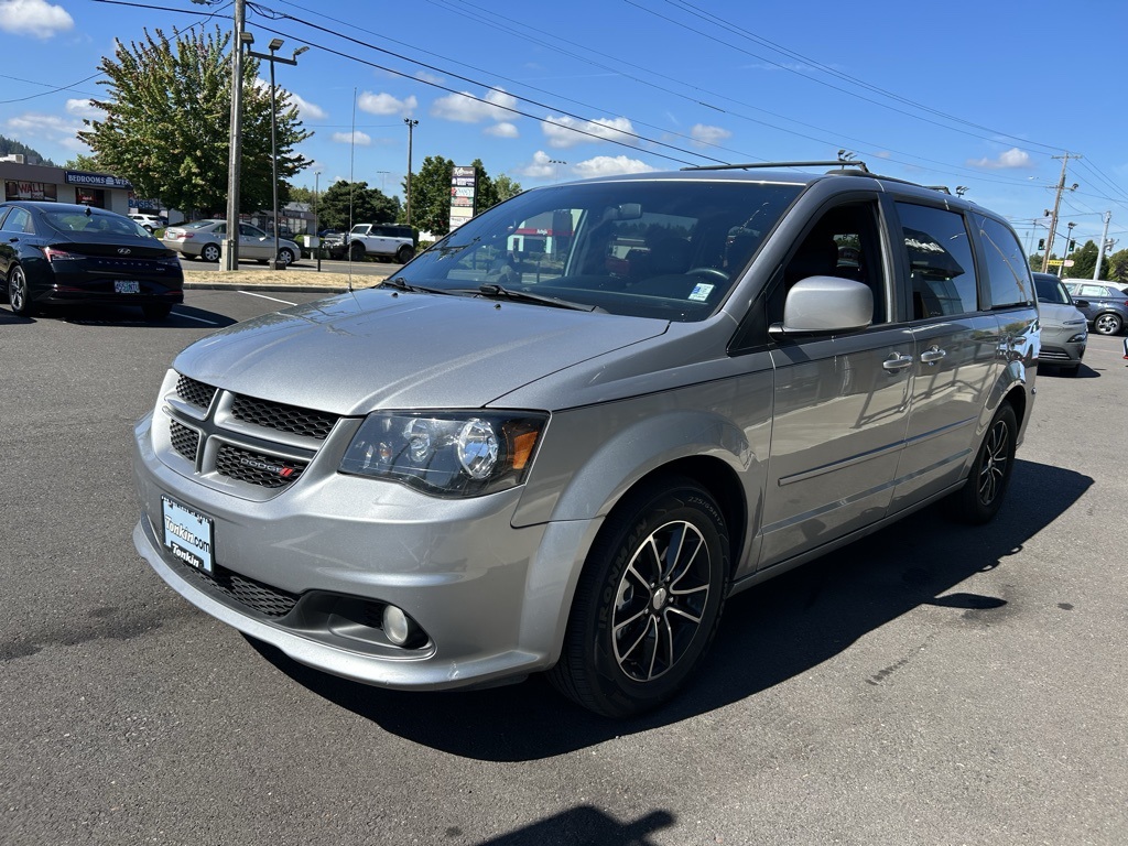 2016 Dodge Grand Caravan R/T photo 4