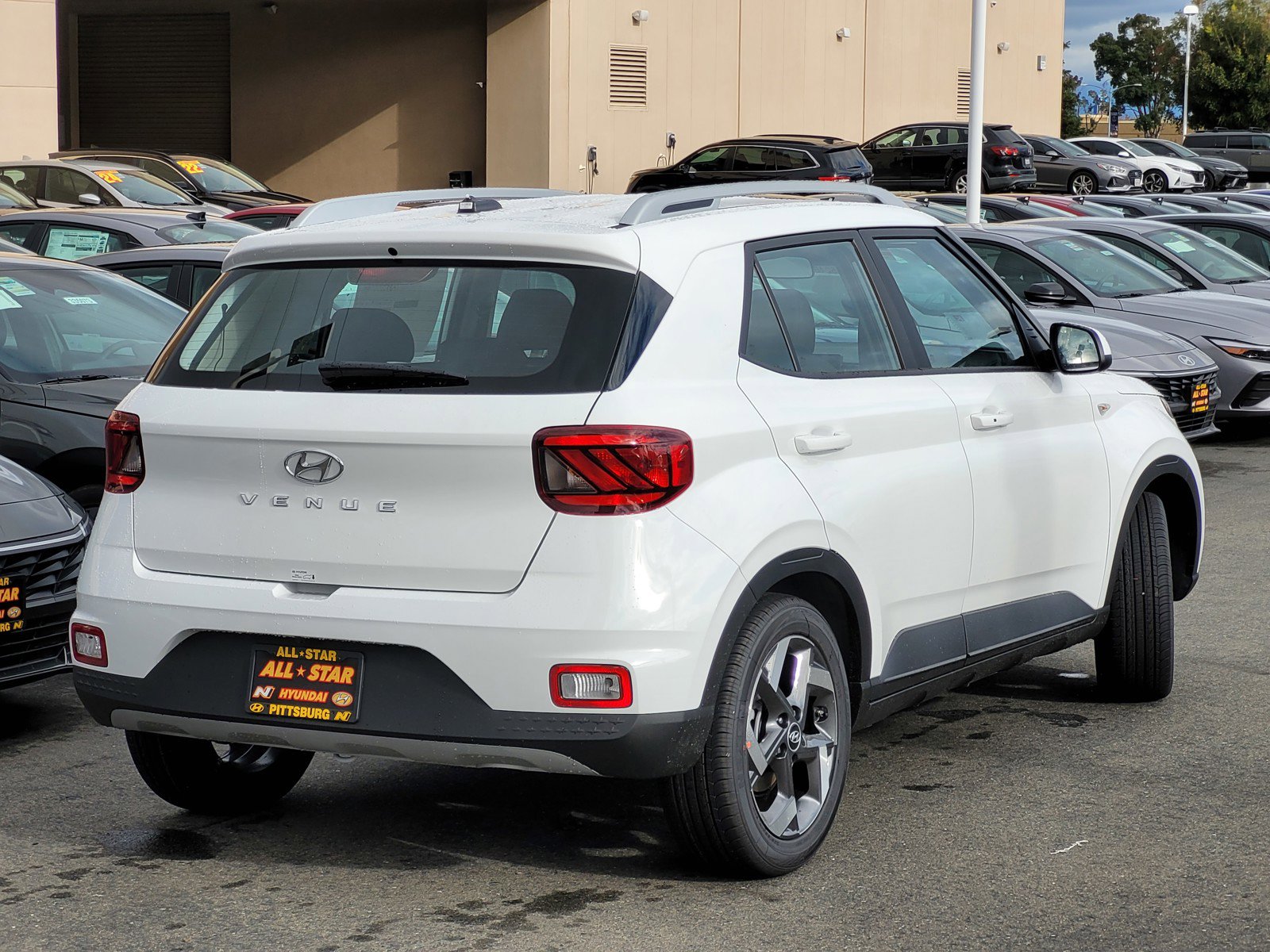 2026 Hyundai Venue SEL photo 2