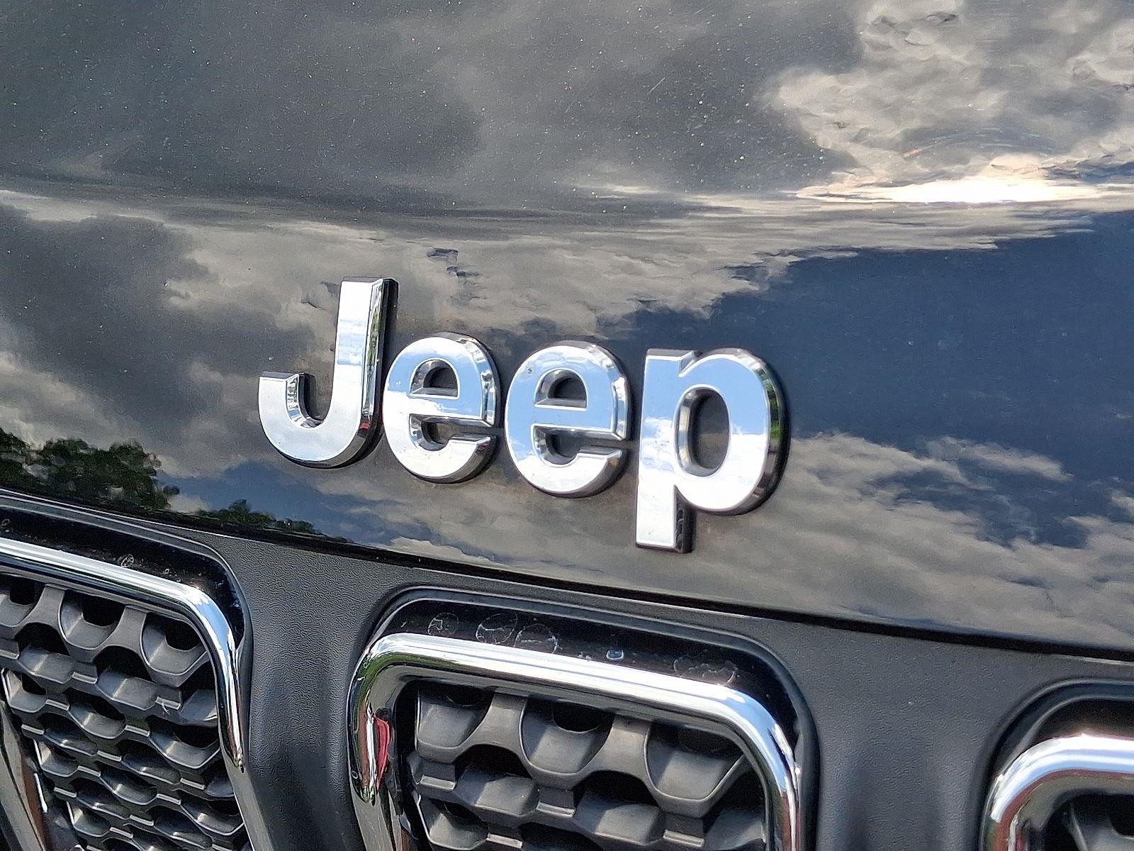 2023 Jeep Compass Latitude Lux photo 25