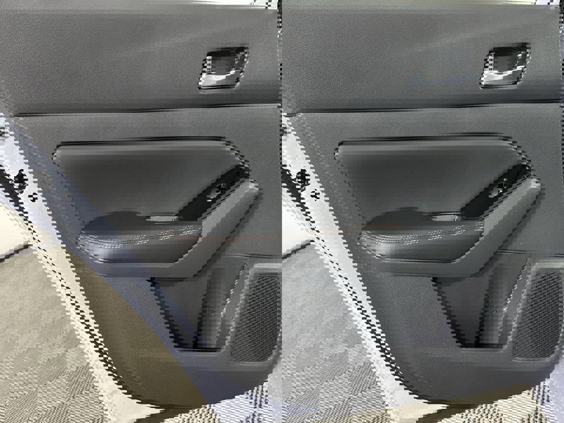 2025 Nissan Altima SR photo 29