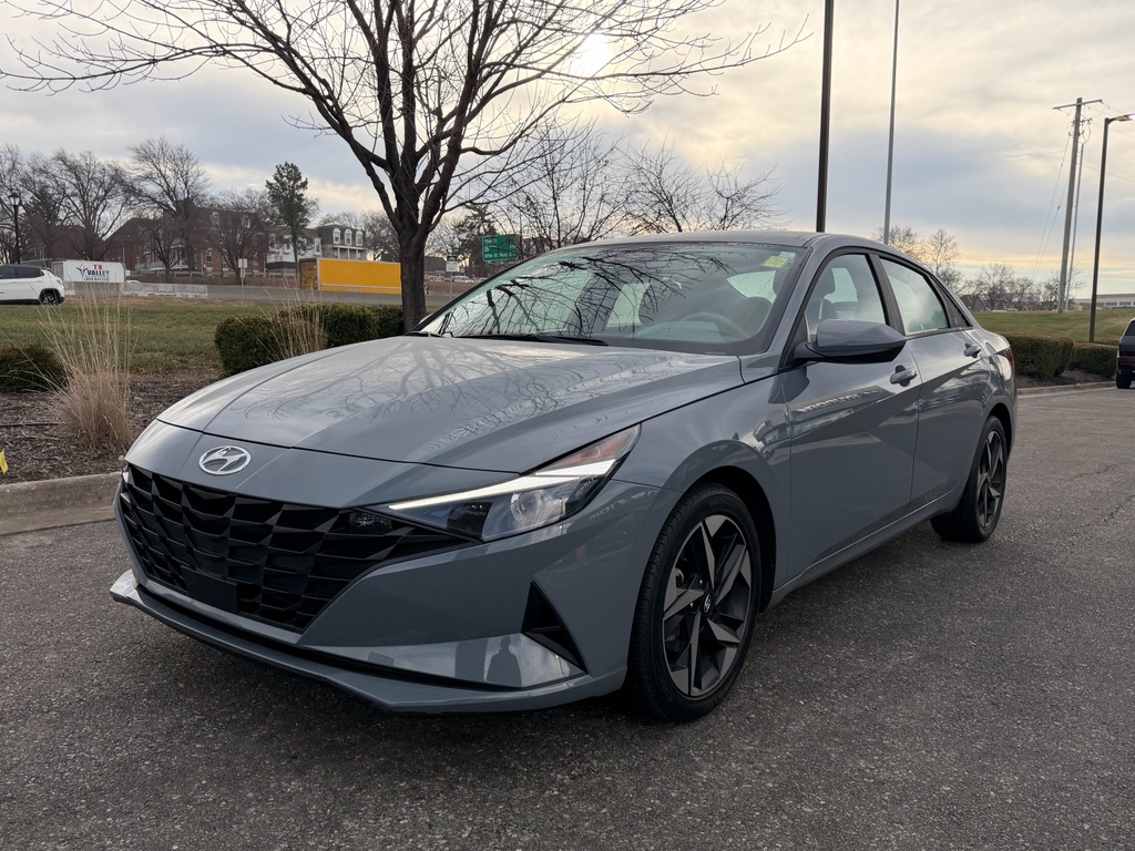 2023 Hyundai Elantra SEL's photo