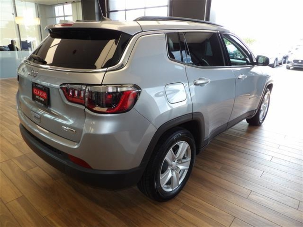 2022 Jeep Compass Latitude photo 5