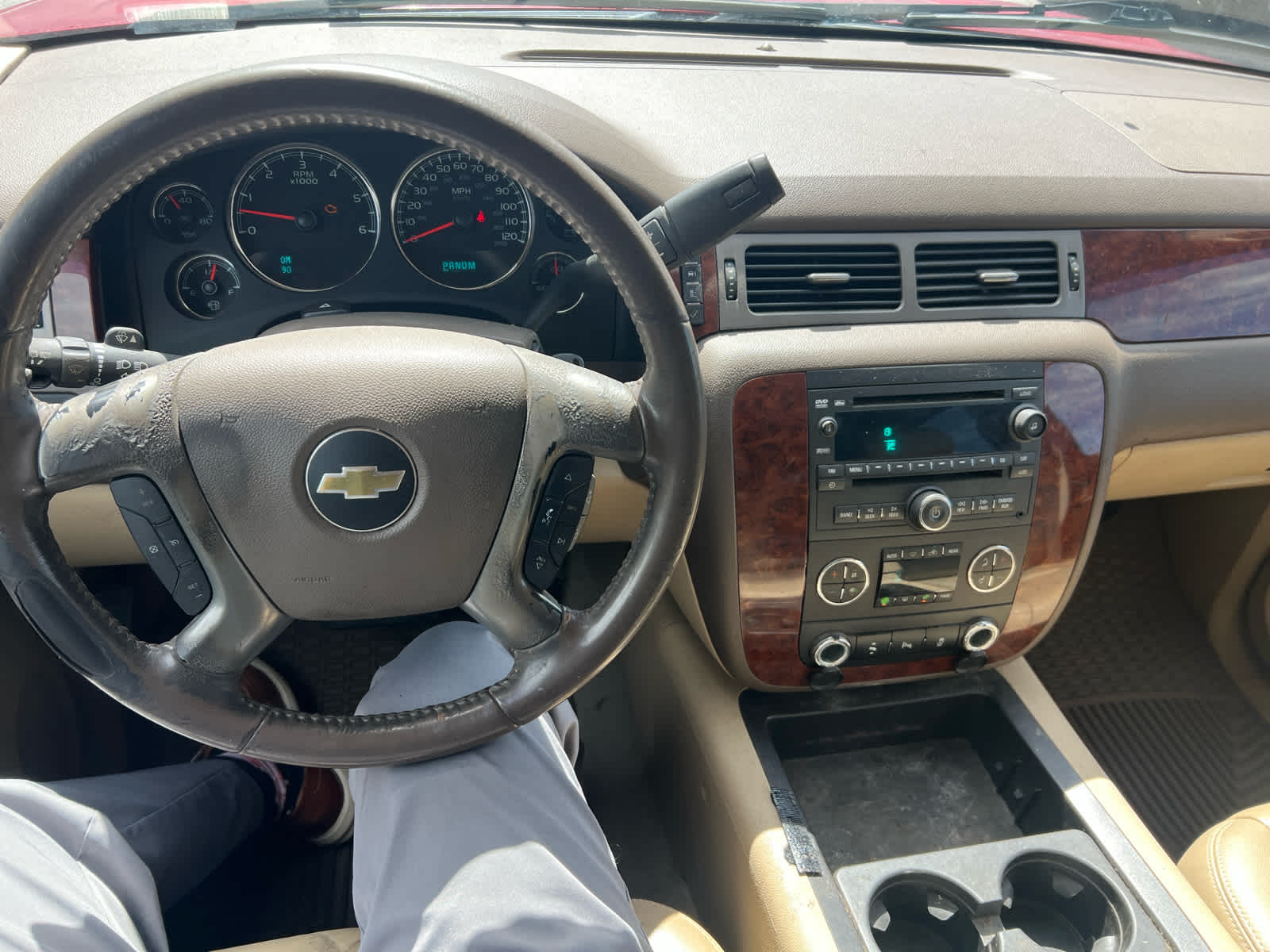 2014 Chevrolet Suburban LT photo 5