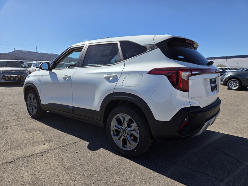 2026 Kia Seltos LX photo 4