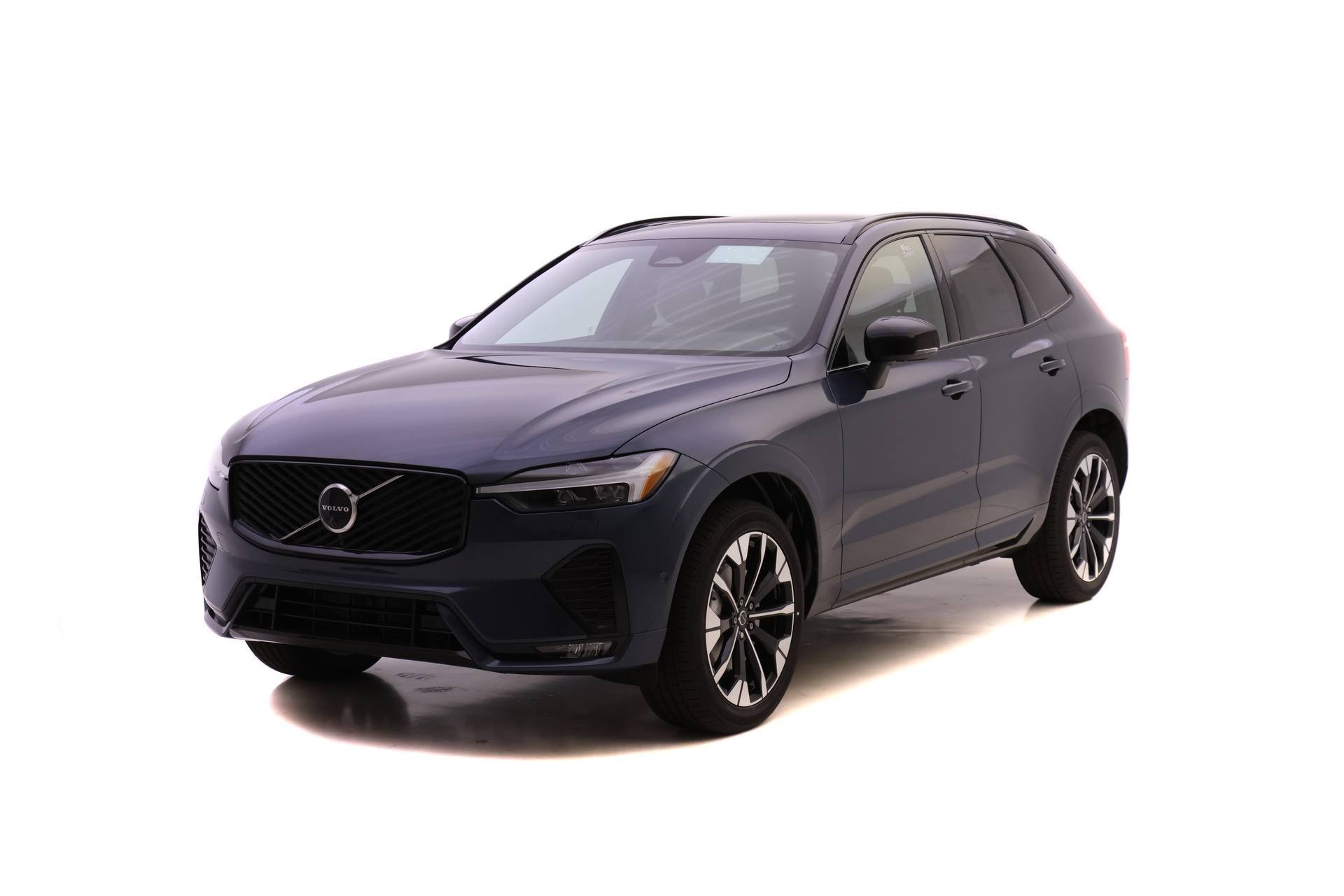 2026 Volvo XC60 Plus's photo