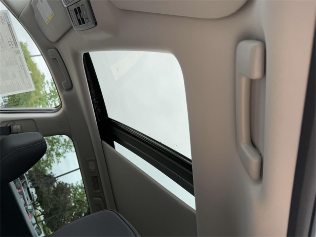 2025 Nissan Pathfinder SV photo 10