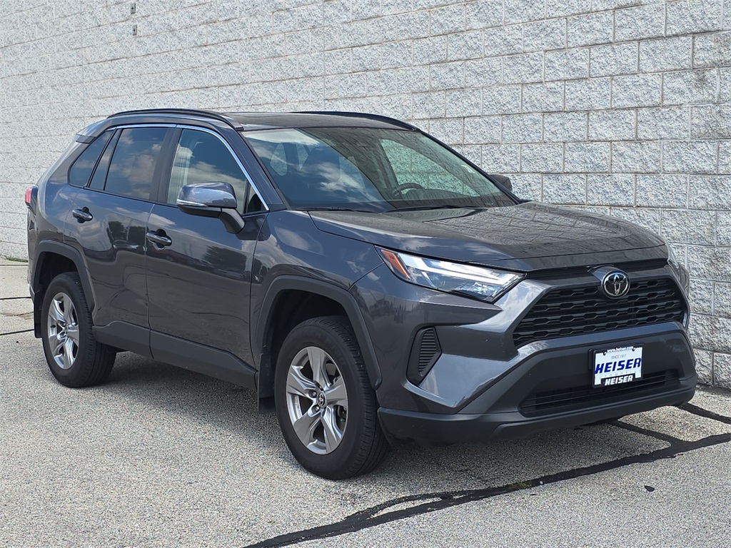 2022 Toyota RAV4 XLE photo 14