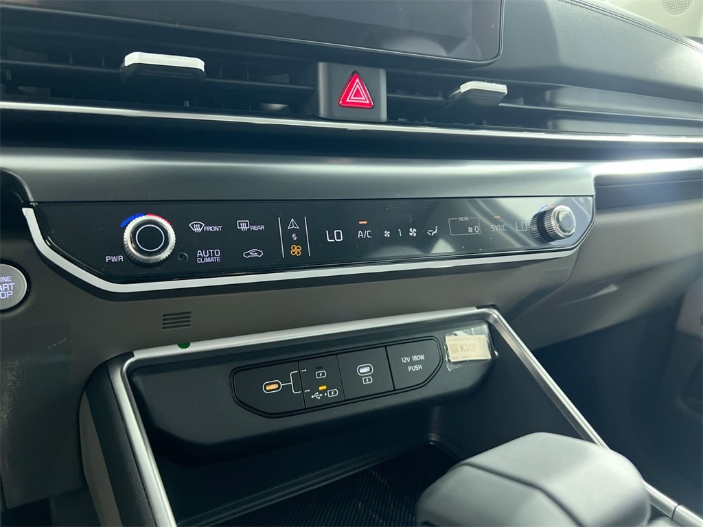2026 Kia Carnival LX photo 22