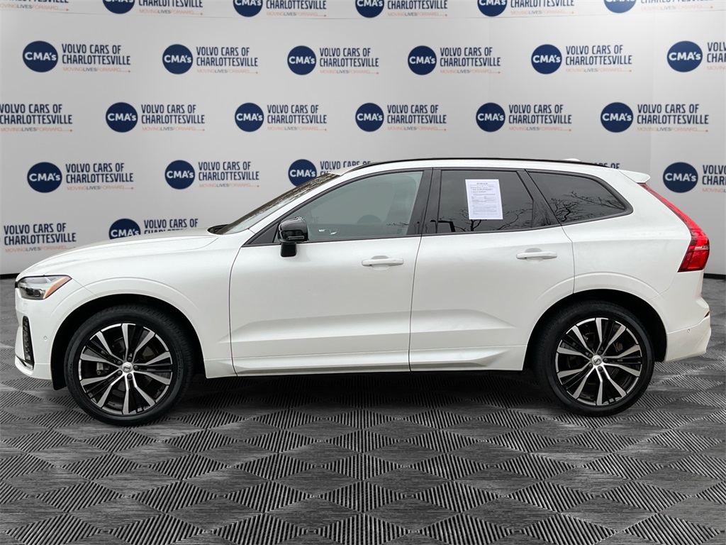 2023 Volvo XC60 B5 Plus photo 2