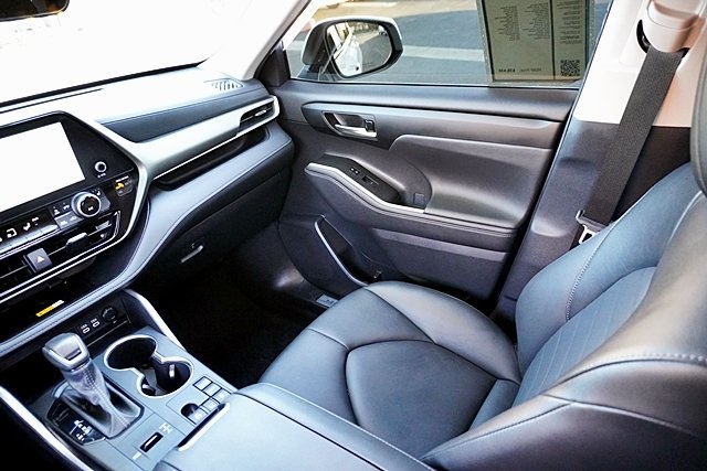 Used 2024 White Toyota LE image 22