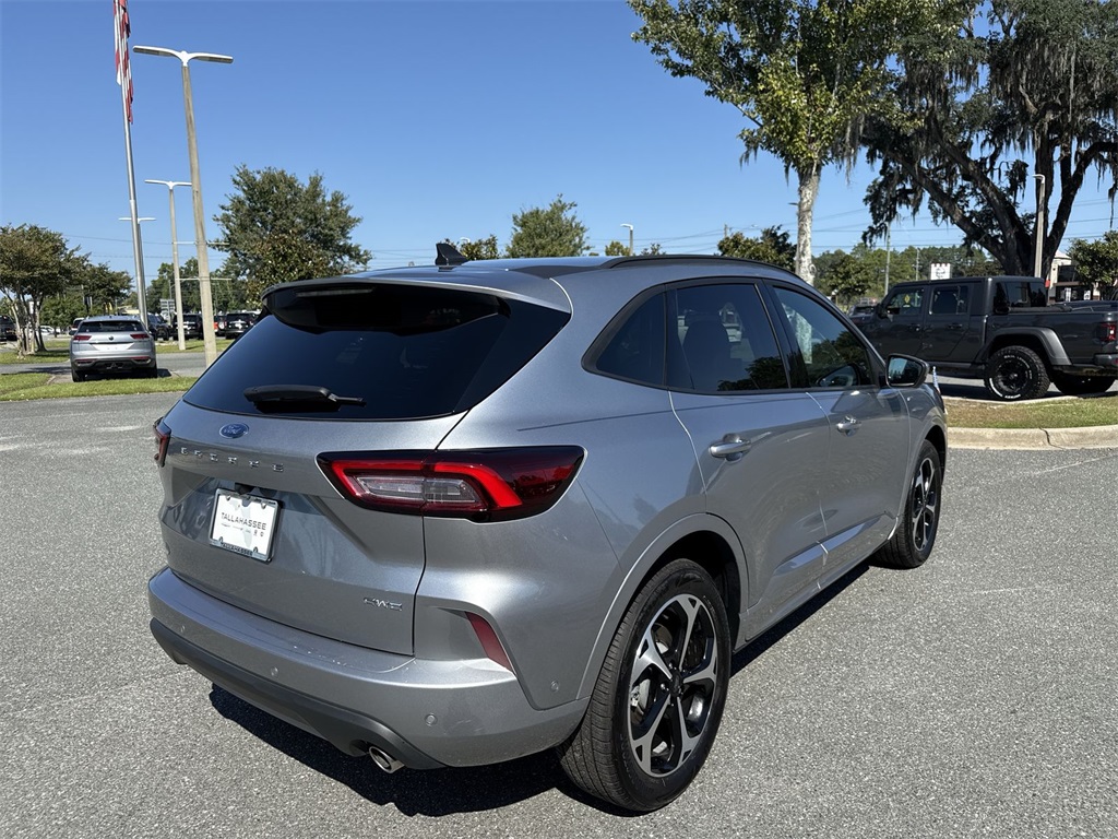 2024 Ford Escape ST-Line Elite photo 3