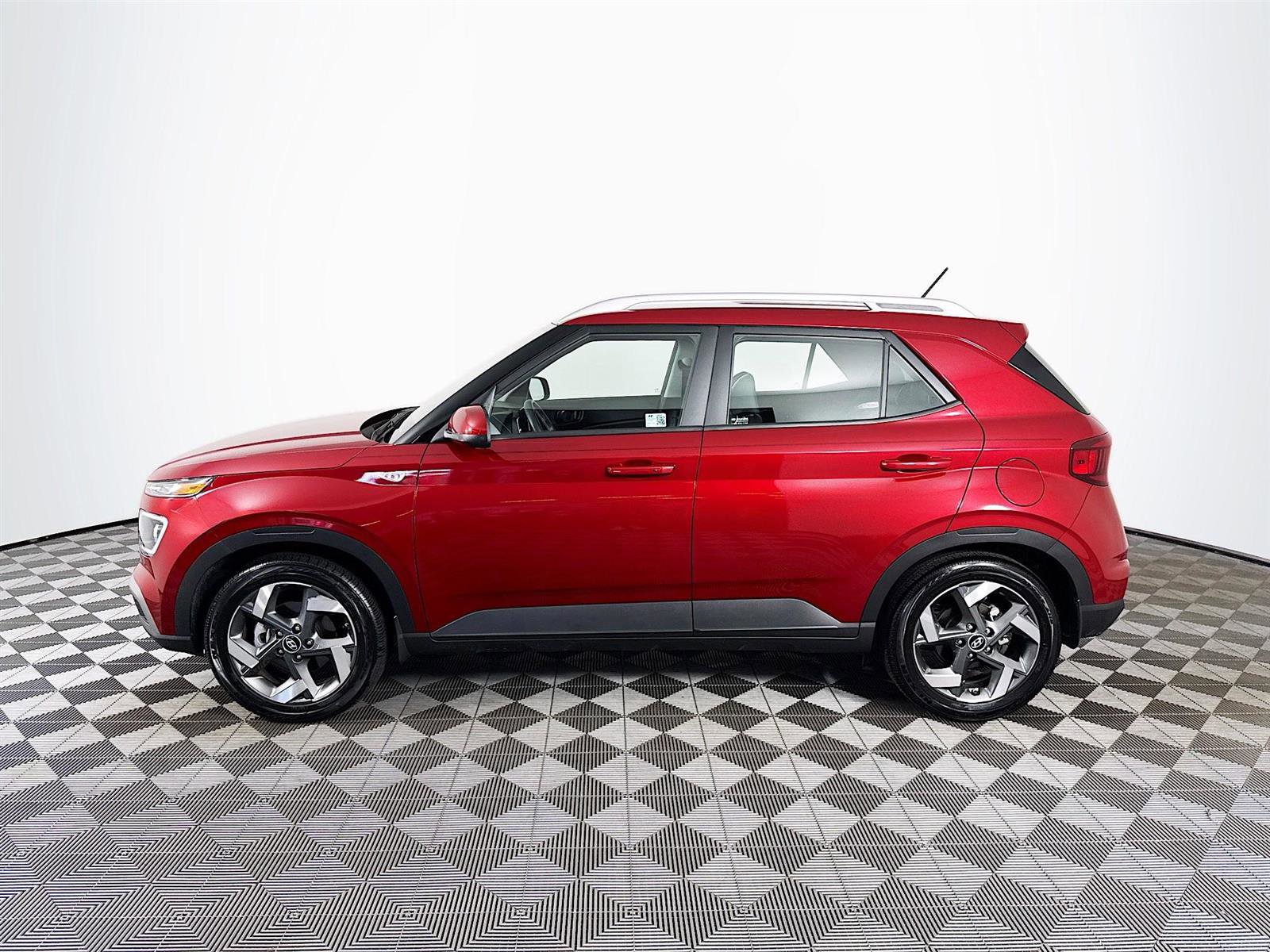 2024 Hyundai Venue Limited photo 4
