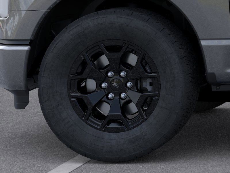2025 Ford F-150 Lightning XLT photo 17
