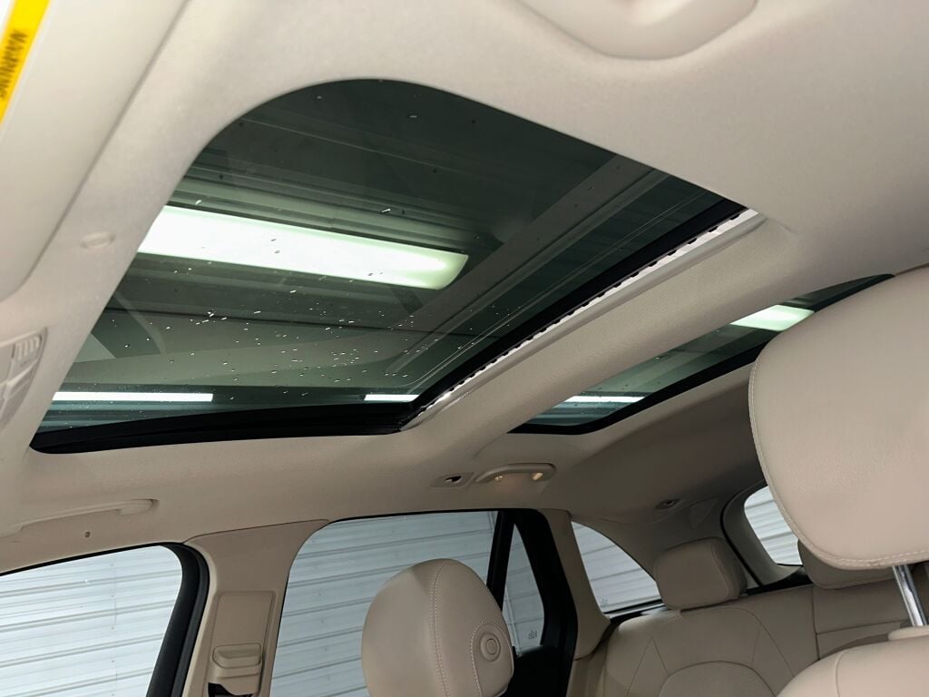 2022 Mercedes Benz GLC 300 4MATIC photo 3