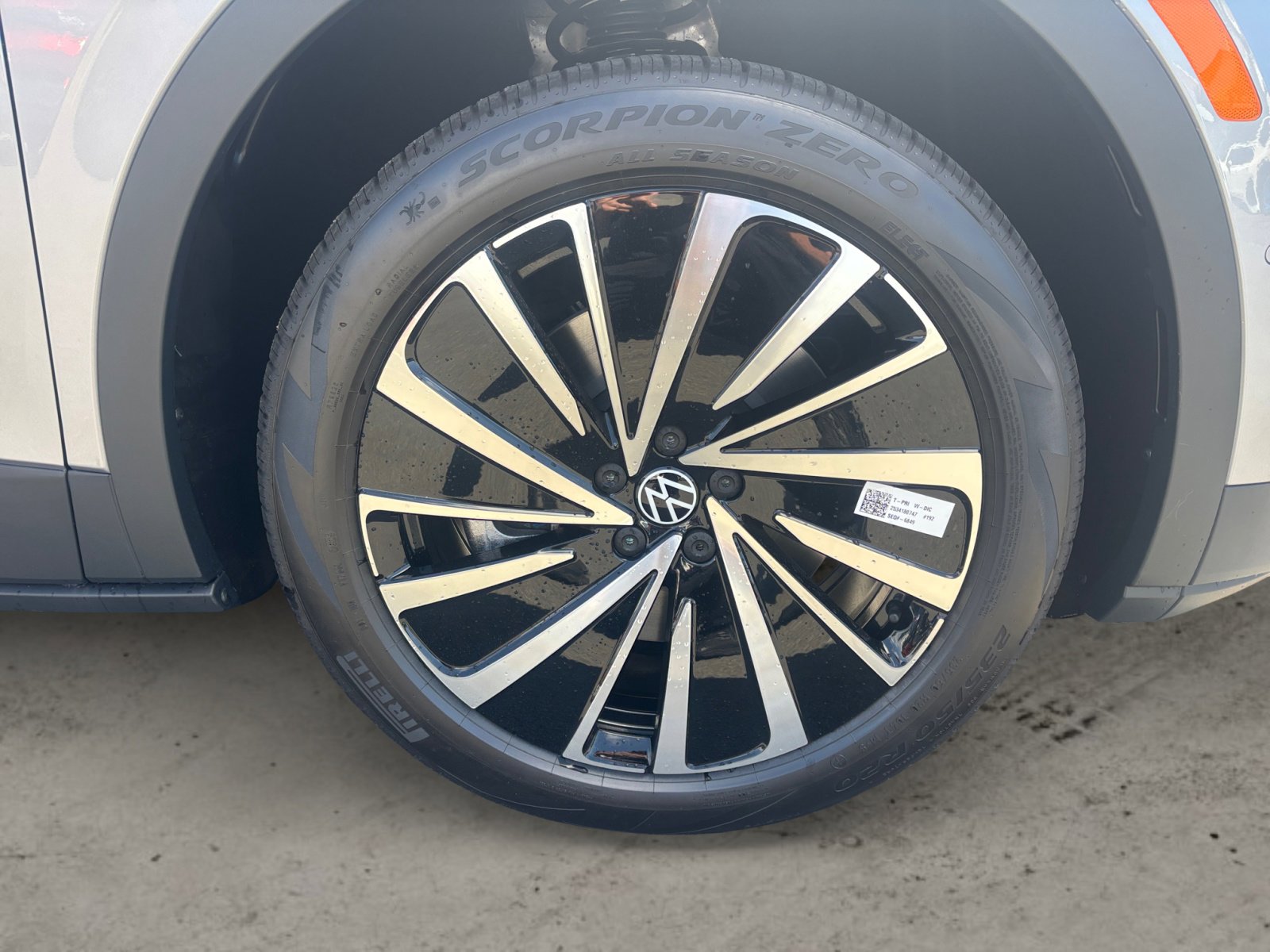 2025 Volkswagen ID.4 Pro photo 14