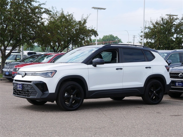 2025 Volkswagen Taos SE photo 2
