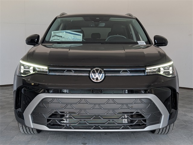 2025 Volkswagen Taos SE photo 2