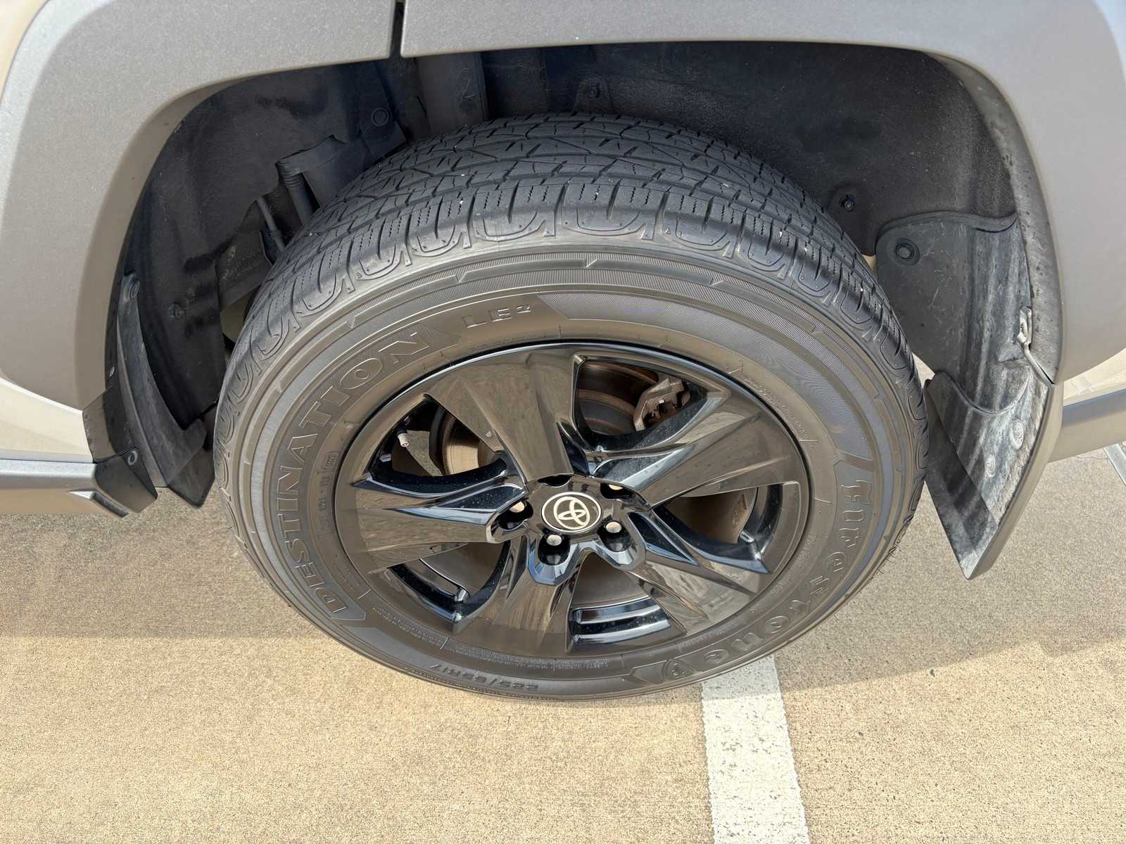 2023 Toyota RAV4 XLE photo 4