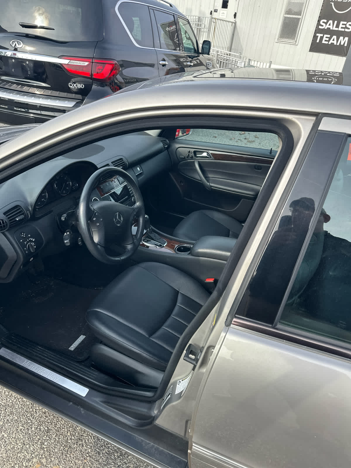 2007 Mercedes Benz C Luxury Sedan photo 4