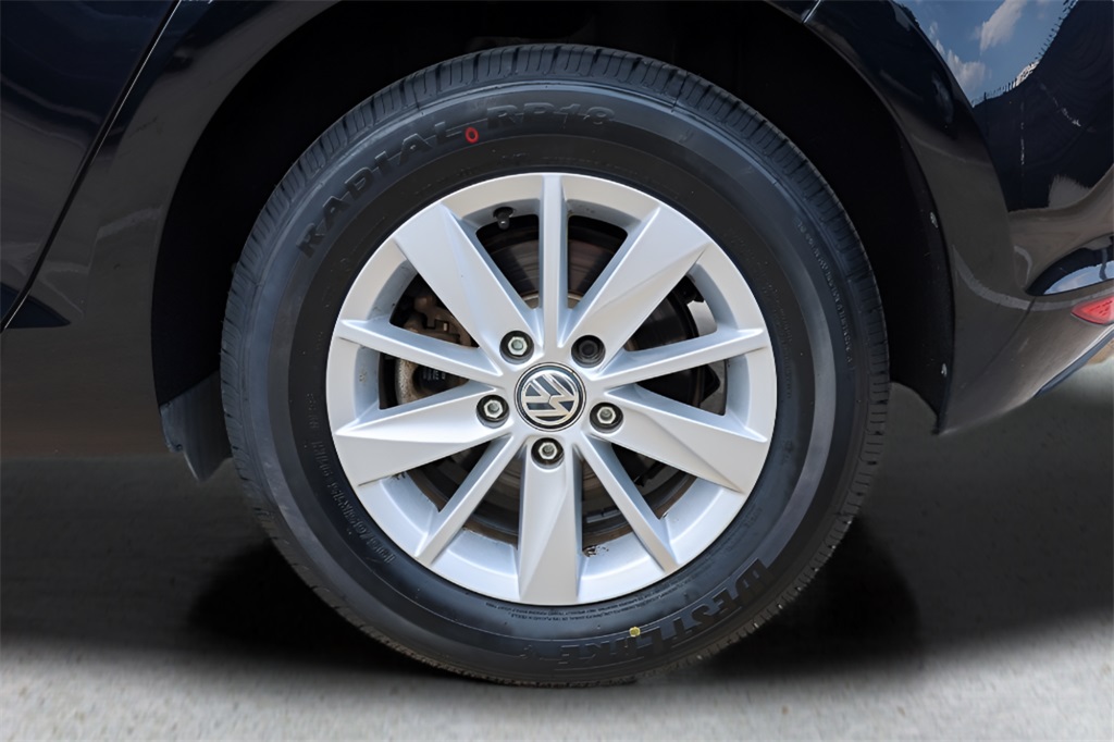 2017 Volkswagen Golf Wolfsburg Edition photo 23
