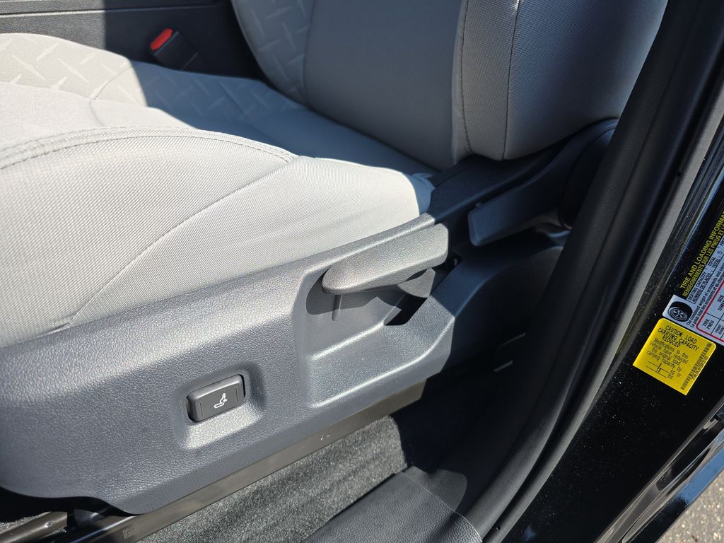 2025 Toyota Tacoma SR5 photo 27