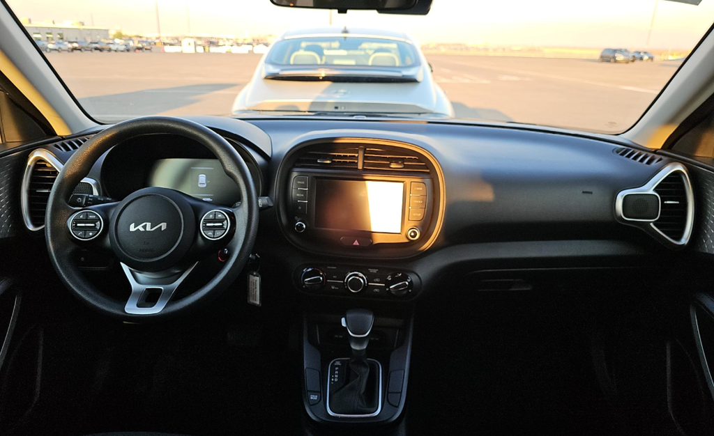 2023 Kia Soul LX photo 4